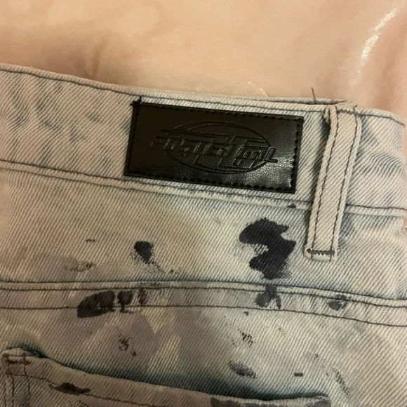 Poster Girl “Streets are Calling distressed jeans” - Picture 5 of 6